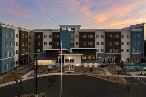 Гостиница Residence Inn by Marriott Fresno Clovis в Кловисе