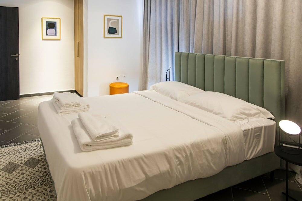 Фото LIV Urban Suites Larnaca