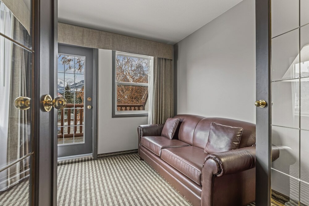 Фото Canmore Rocky Mountain Inn