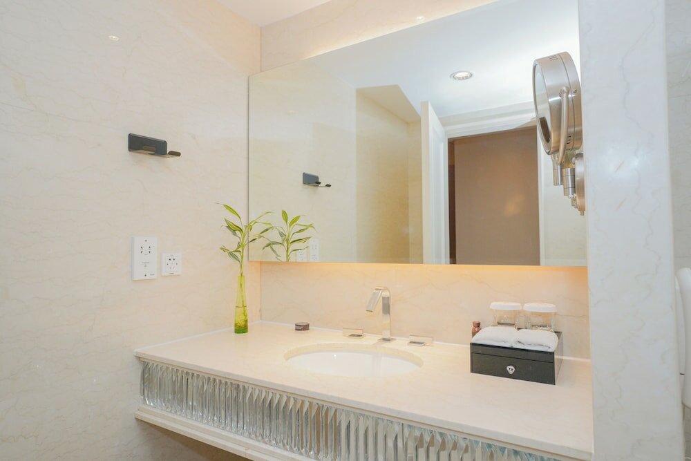 Фото Broadway Mansions Hotel