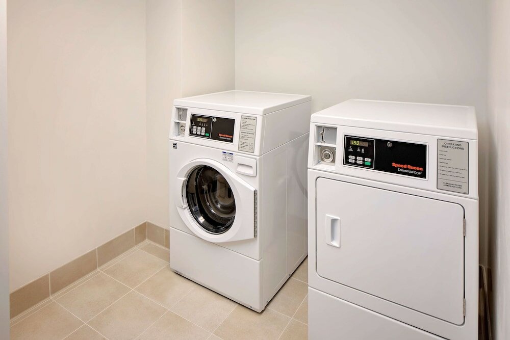 Фото Hyatt Place Glendale Los Angeles