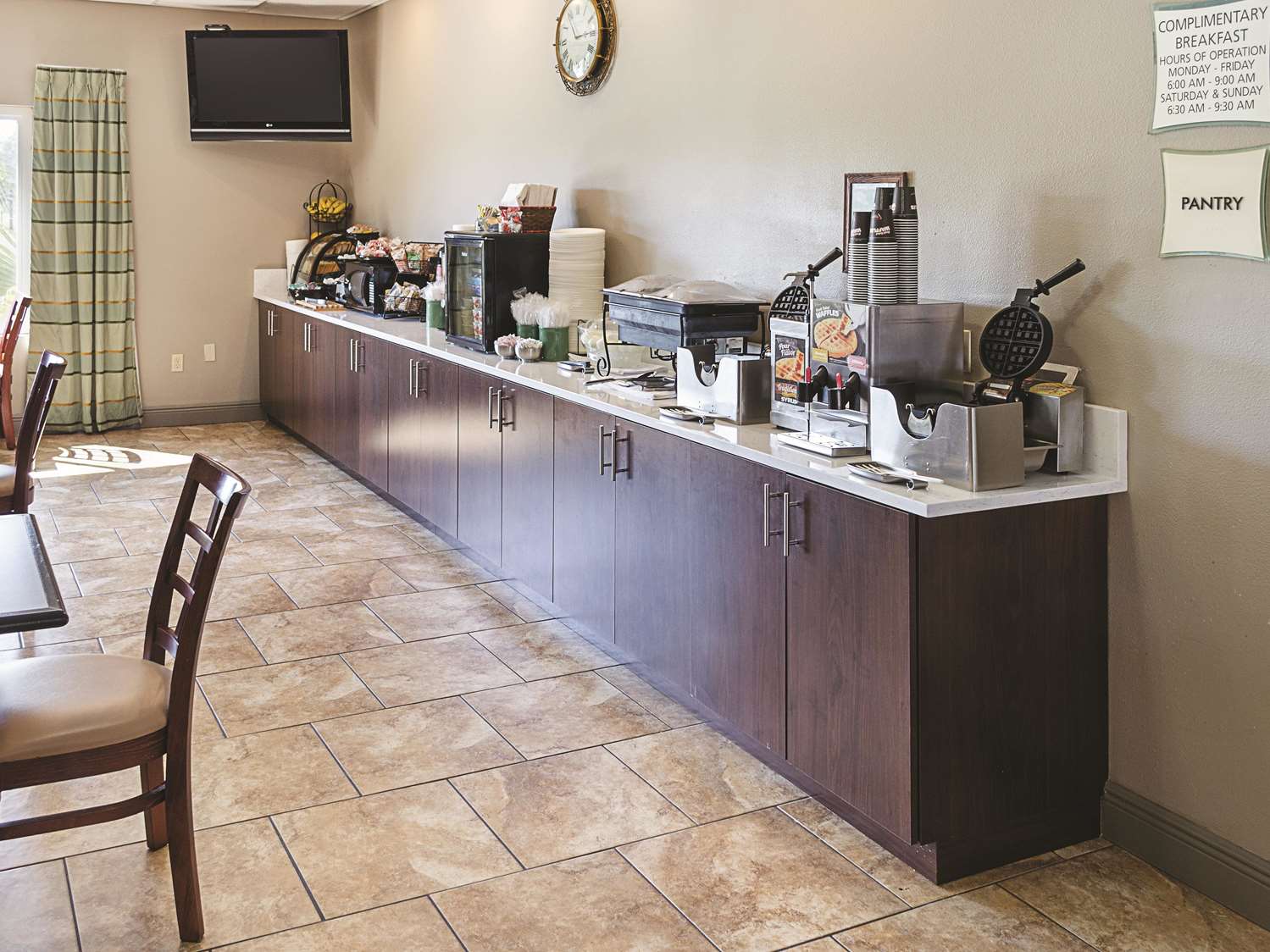 Фото La Quinta Inn & Suites by Wyndham Biloxi