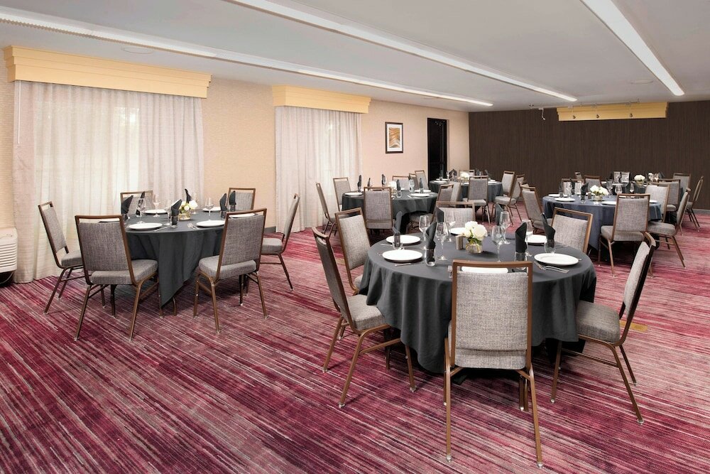 Фото Courtyard by Marriott Portland Hillsboro