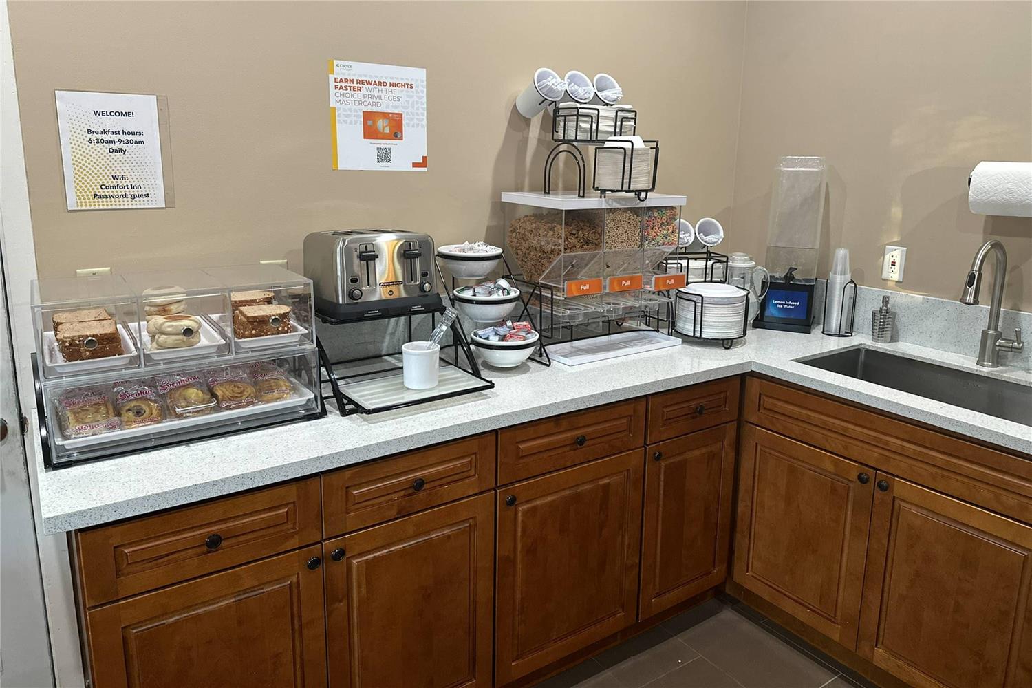 Фото Comfort Inn Monterey Peninsula Airport