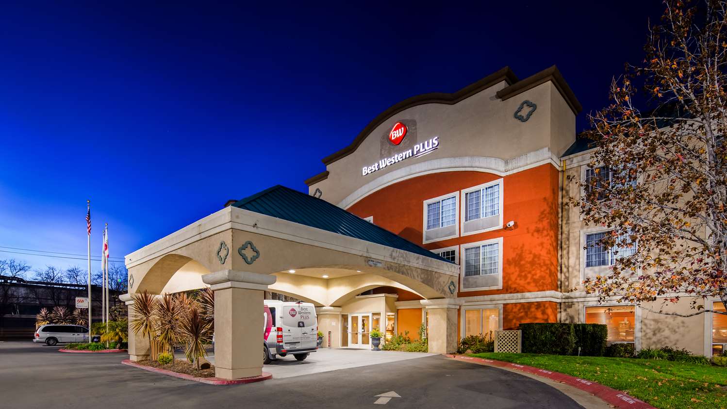 Фото Best Western Plus Airport Inn & Suites