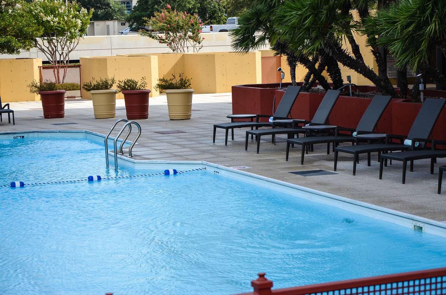 Фото DoubleTree by Hilton Hotel Houston - Greenway Plaza