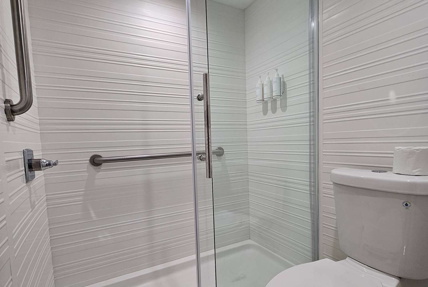 Фото Travelodge by Wyndham Fullerton Near Anaheim