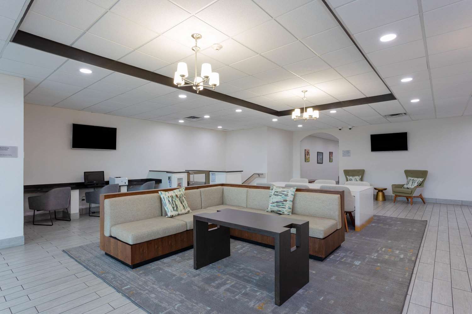 Фото Wyndham Garden Tallahassee Capitol