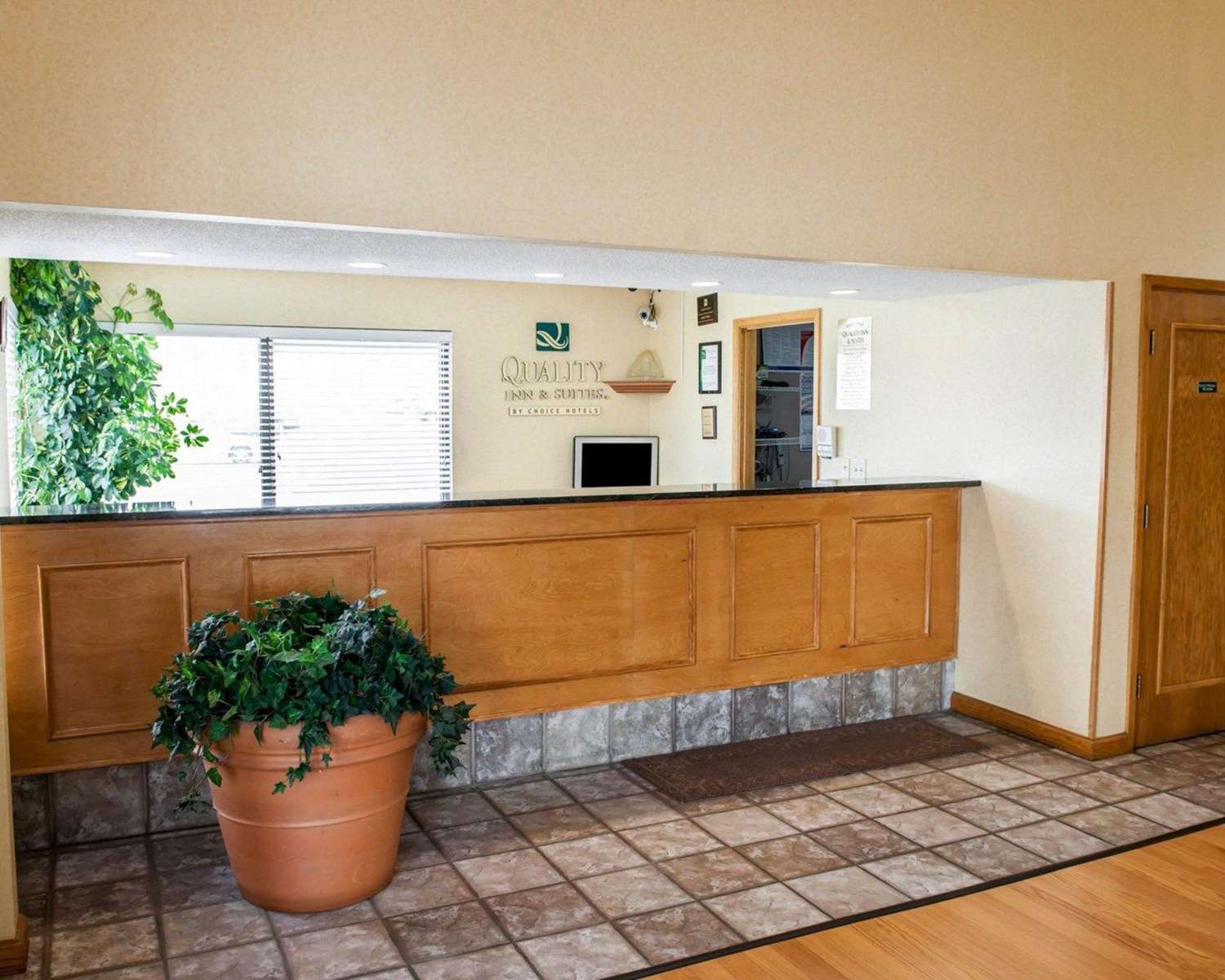 Фото Quality Inn & Suites