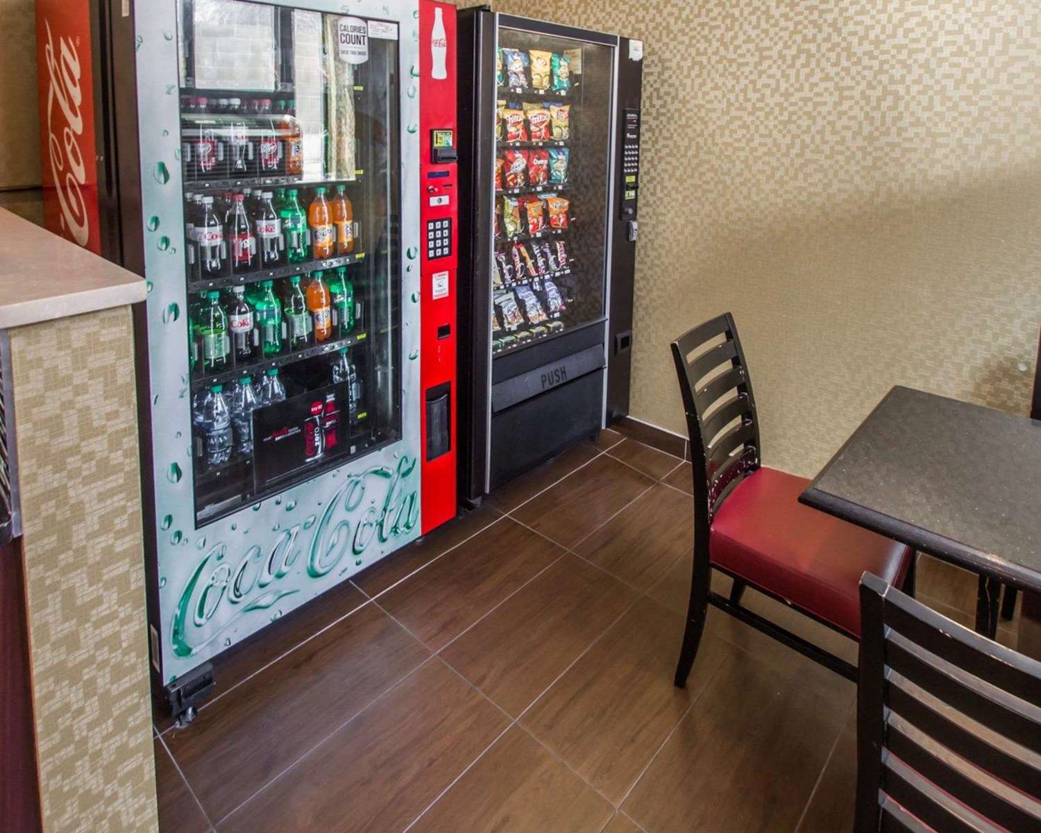 Фото Rodeway Inn Bronx Zoo