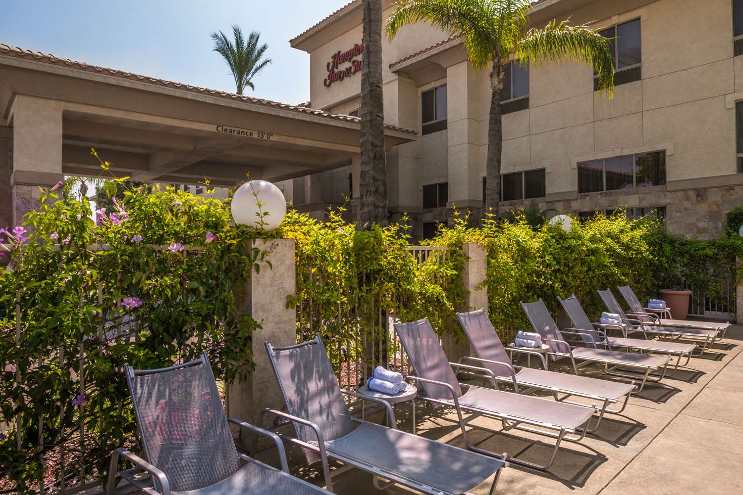 Фото Hampton Inn & Suites Ontario