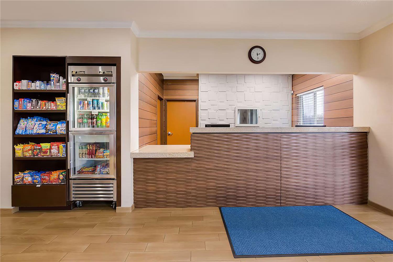 Фото SureStay Plus Hotel by Best Western Minot