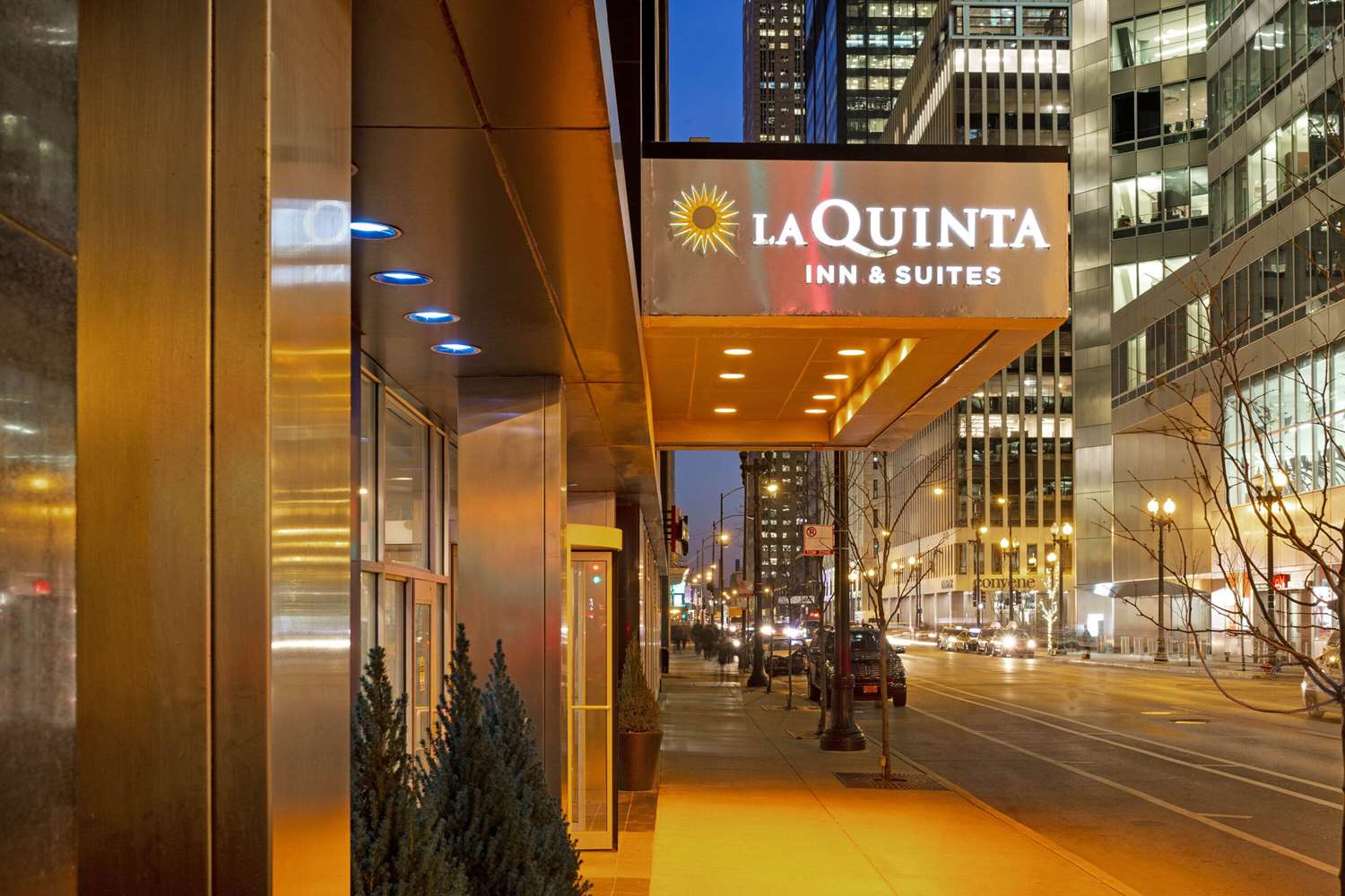 Фото La Quinta Inn & Suites by Wyndham Chicago Downtown