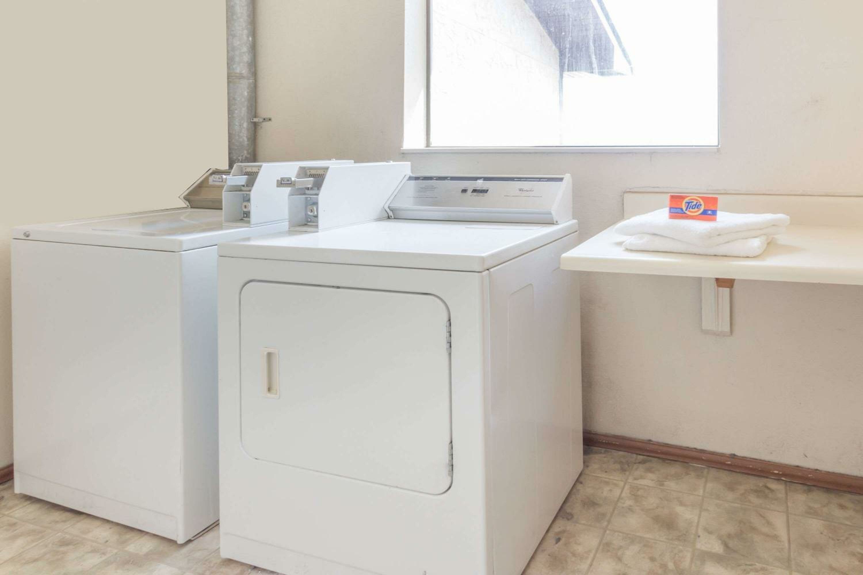 Фото Super 8 by Wyndham Morris