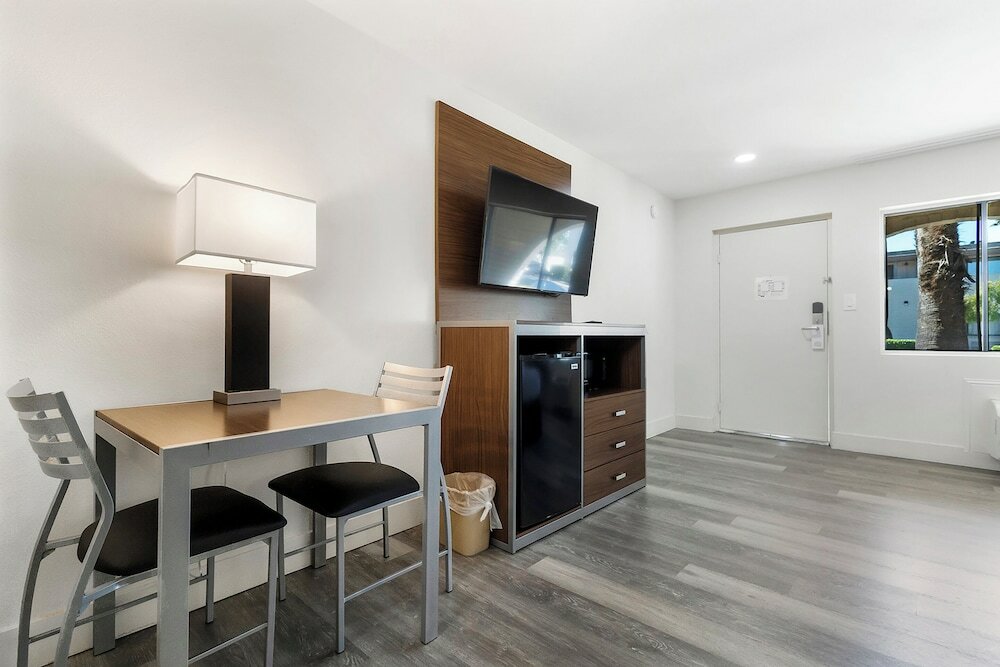 Фото Heritage Inn Express Roseville