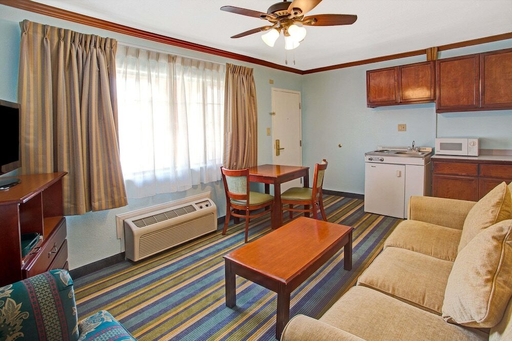 Фото Travelodge by Wyndham Bishop