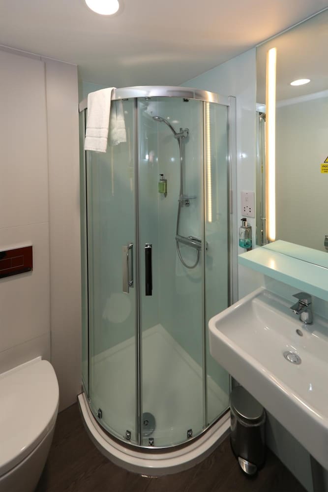 Фото EasyHotel Liverpool City Centre