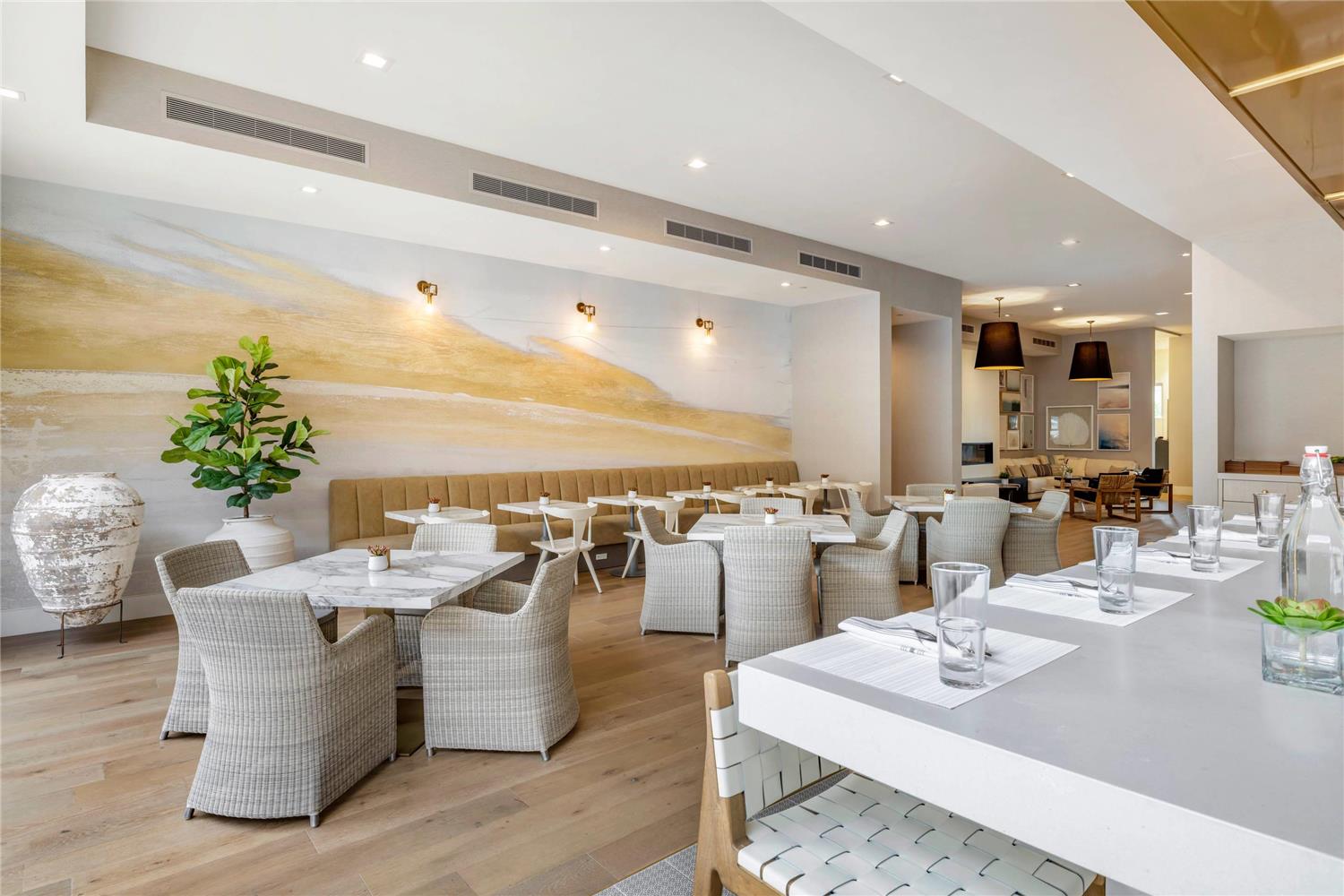 Фото Cambria Hotel Calabasas