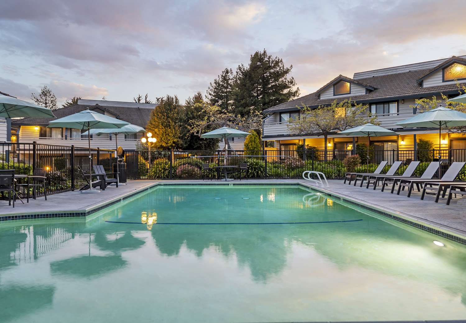 Фото Seacliff Inn Aptos, Tapestry Collection by Hilton