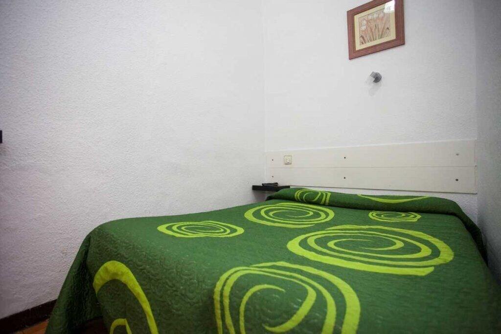 Фото Hostal Los Arcos