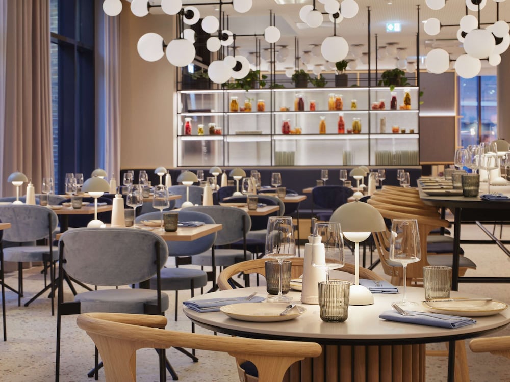 Фото Novotel Hamburg Central Station