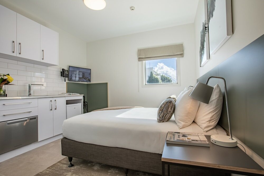 Фото Sojourn Apartment Hotel - Riddiford