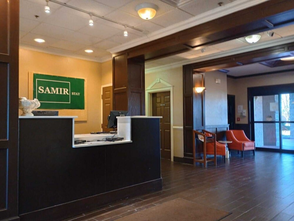 Фото Comfort Inn at Northwest Expressway