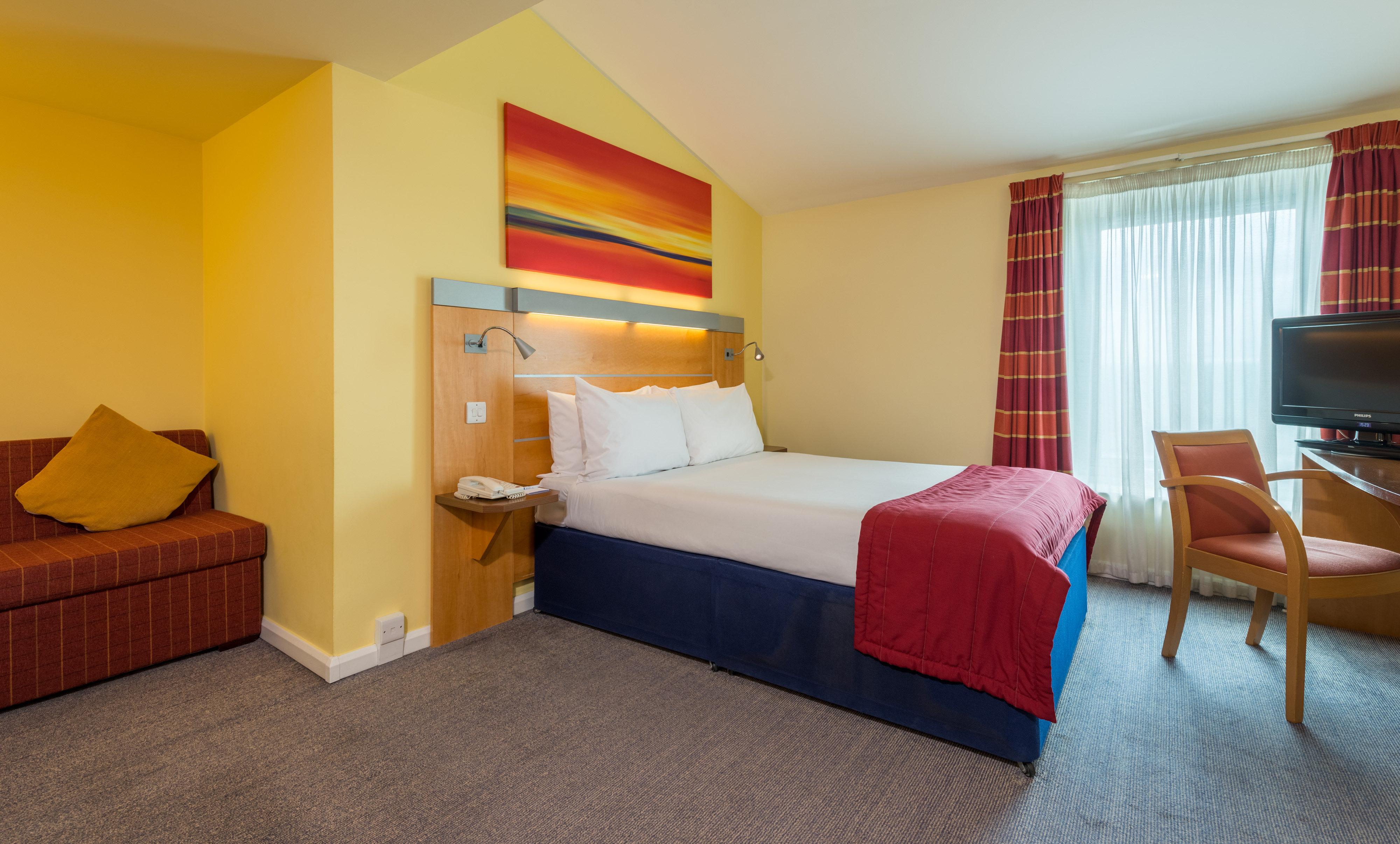 Фото Holiday Inn Express London - Swiss Cottage, an Ihg Hotel