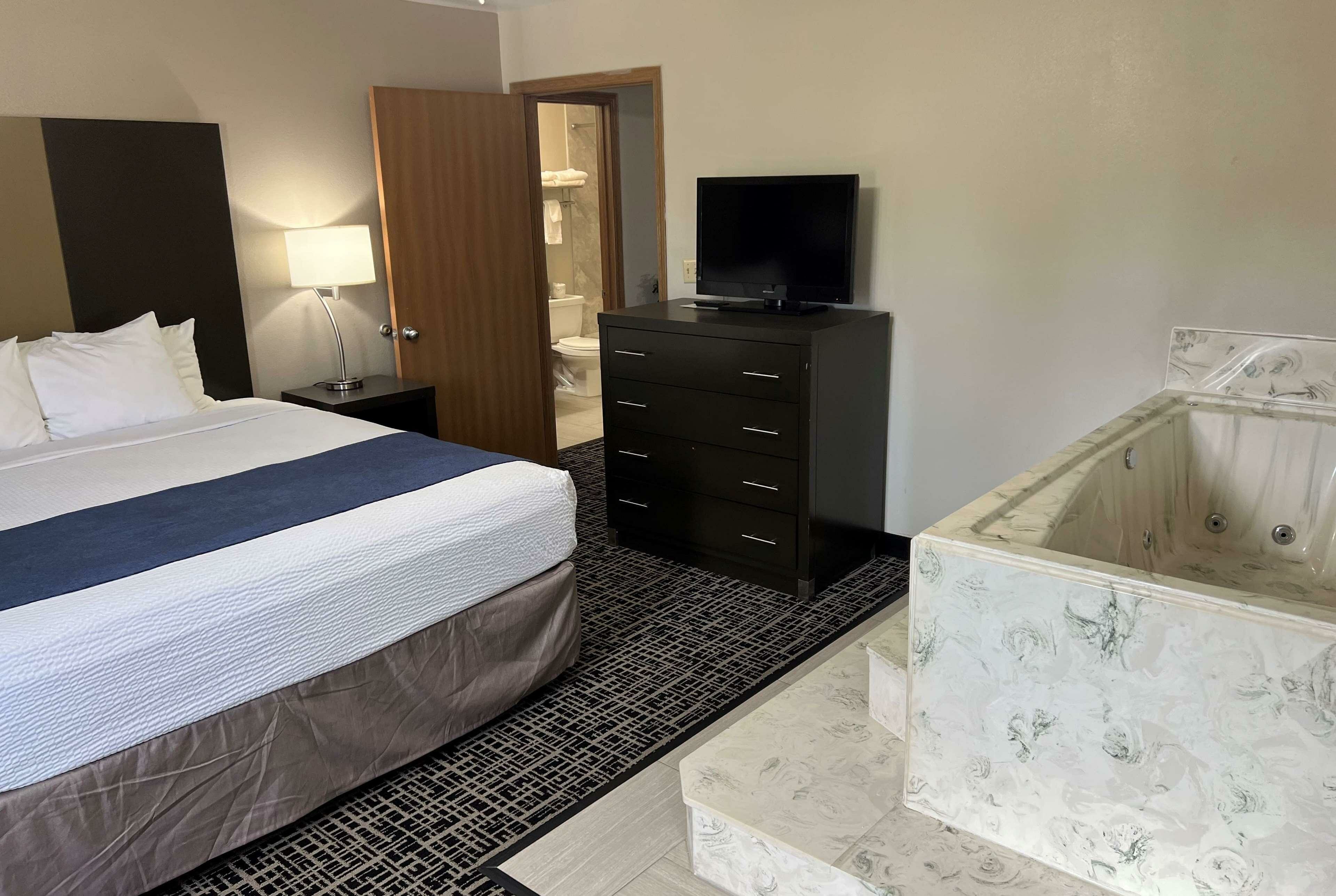 Фото Days Inn by Wyndham Grove