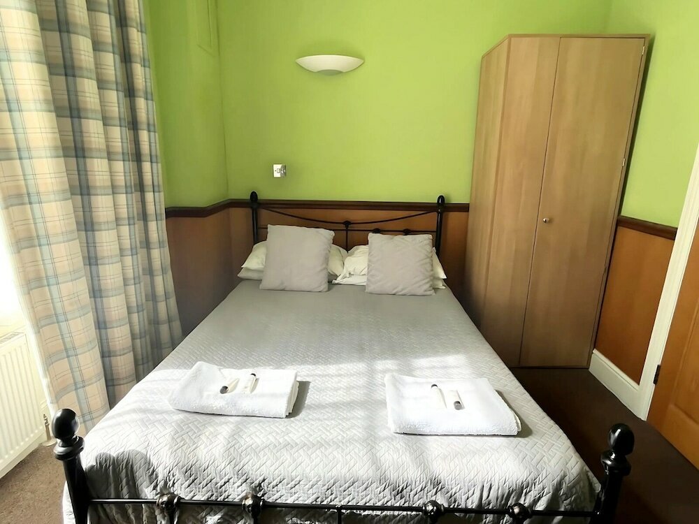 Фото Gower House Hotel