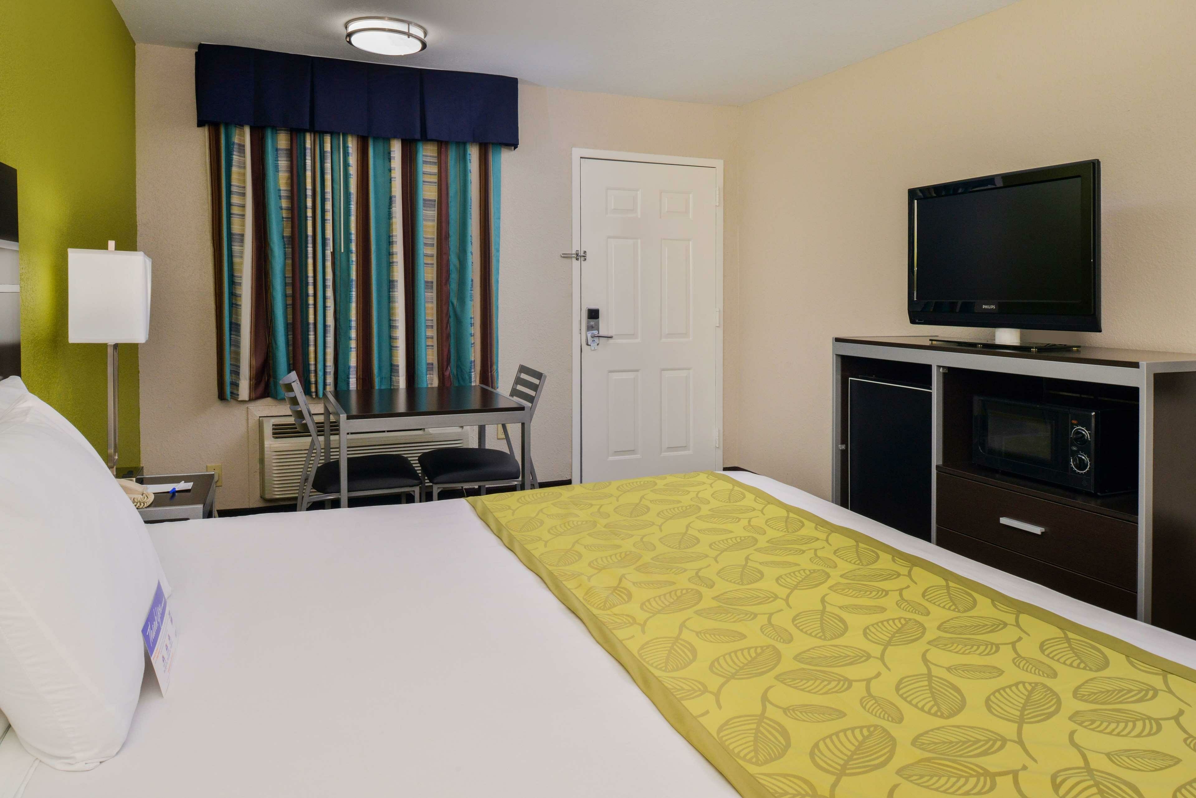 Фото Americas Best Value Inn Pasadena Houston
