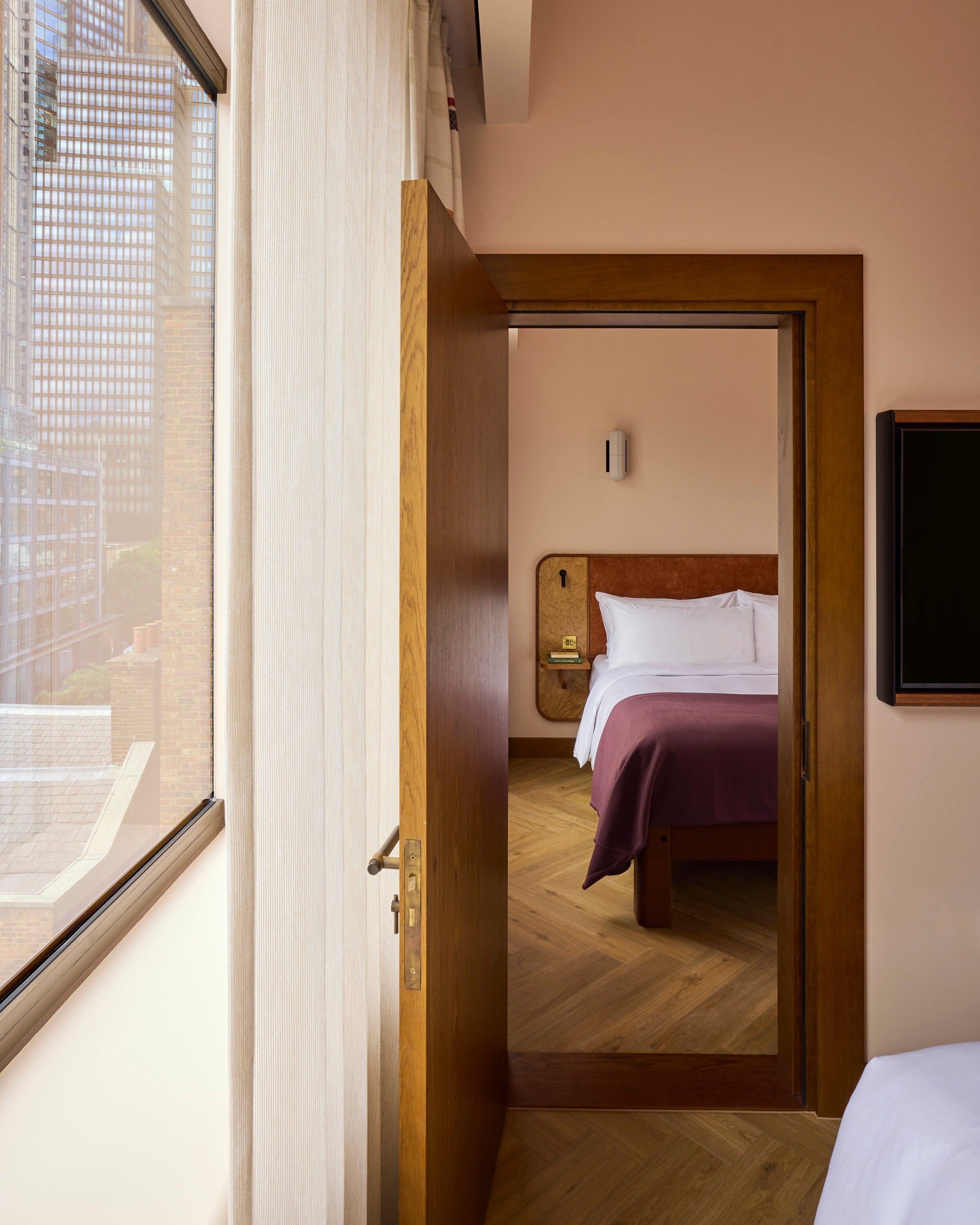 Фото Devonshire Club & Hotel