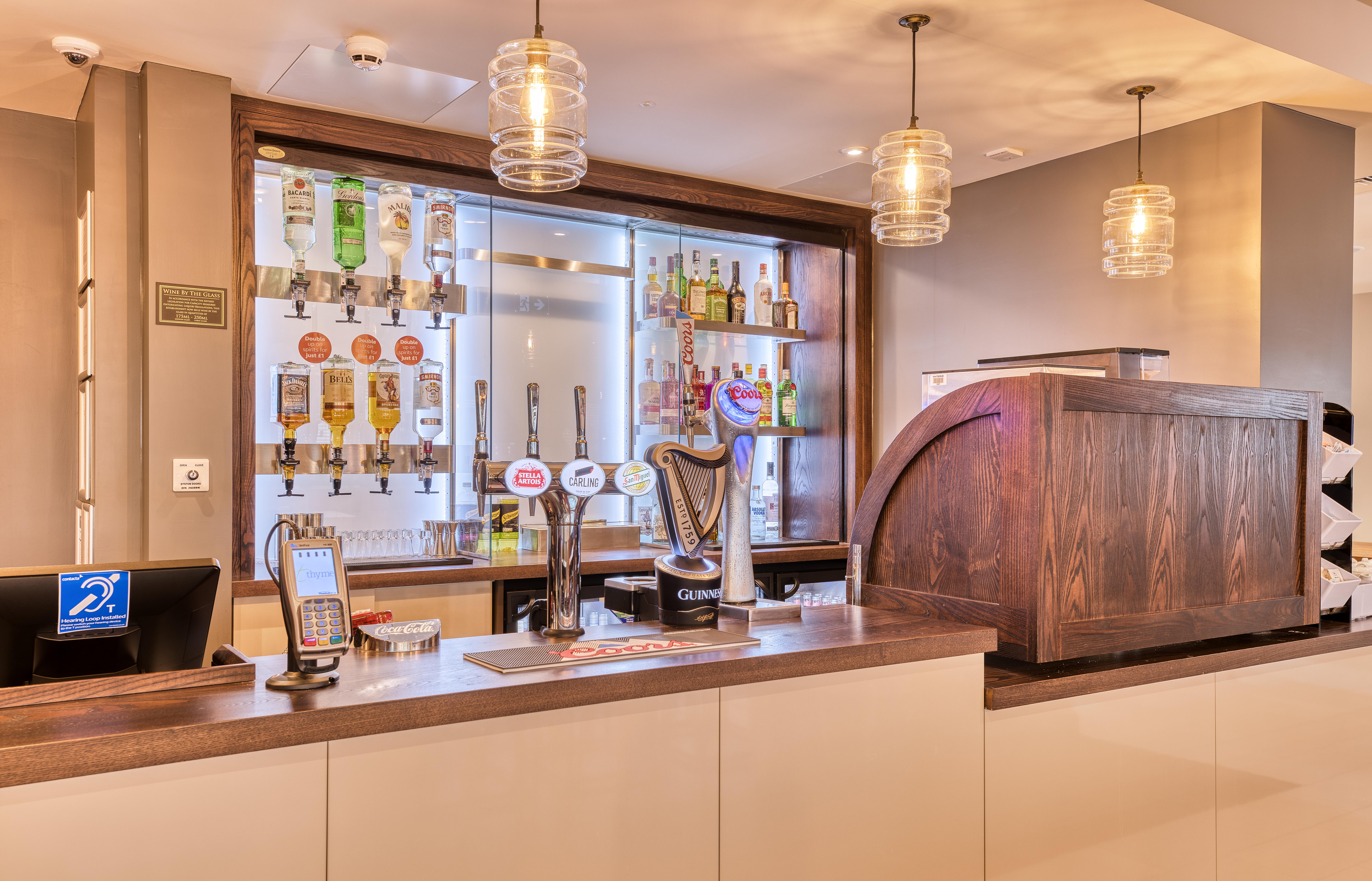 Фото Premier Inn Oxford Botley