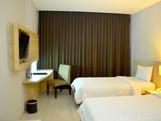 Фото Grand Cakra Hotel