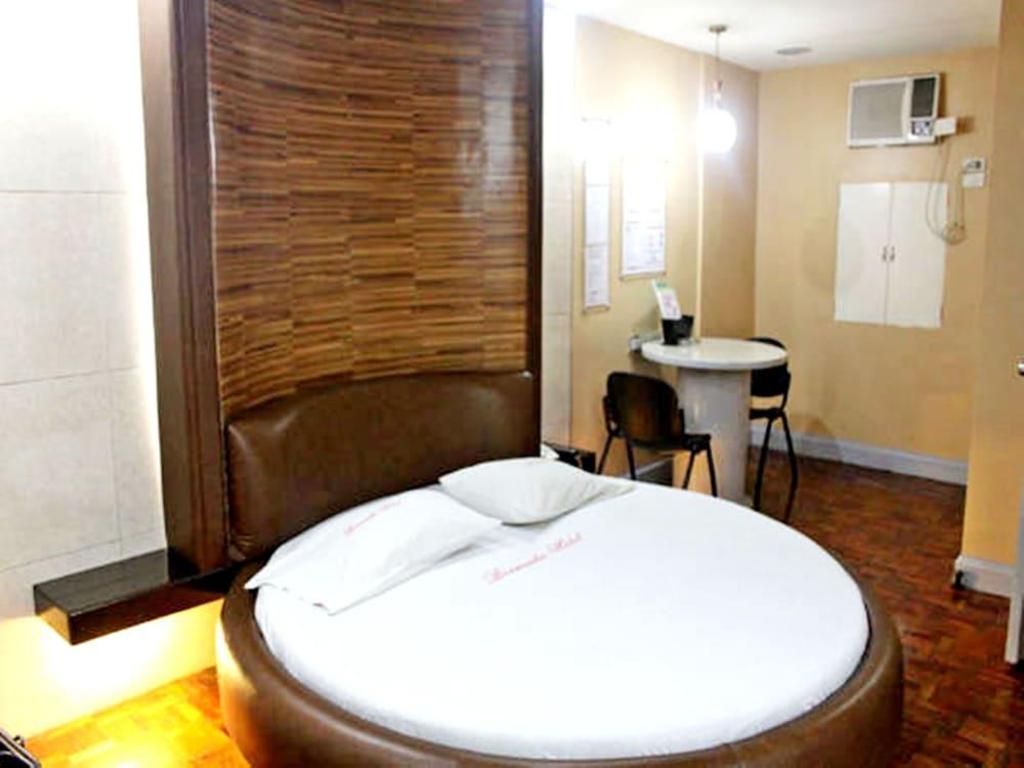 Фото Bermuda Hotel and Restaurant