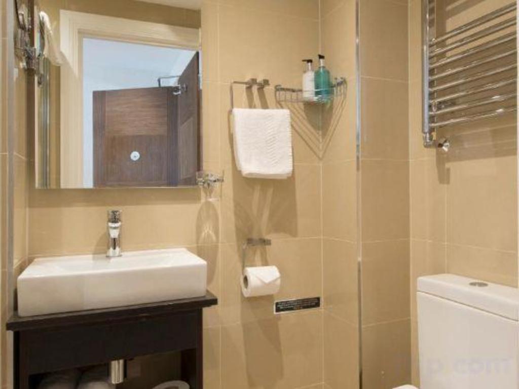 Фото Oyo Townhouse 30 Sussex Hotel