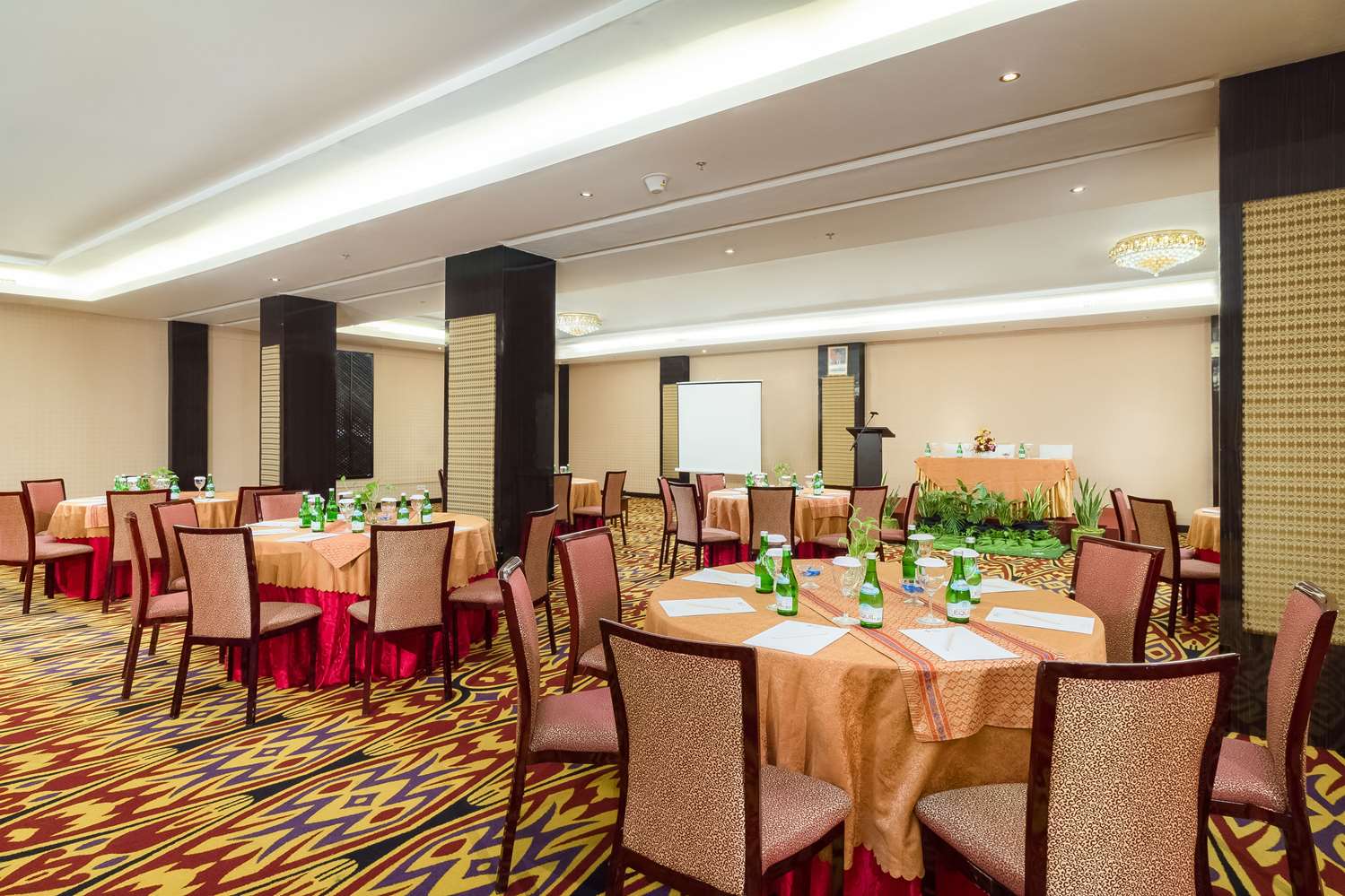 Фото Best Western Plus Makassar Beach