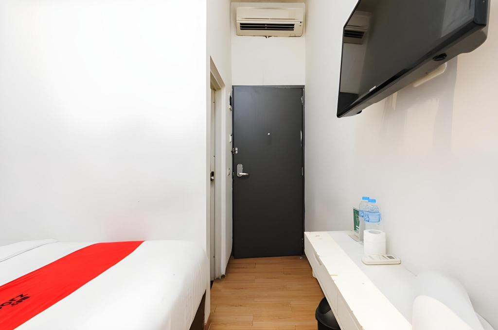 Фото RedDoorz Plus @ Danau Sunter Utara