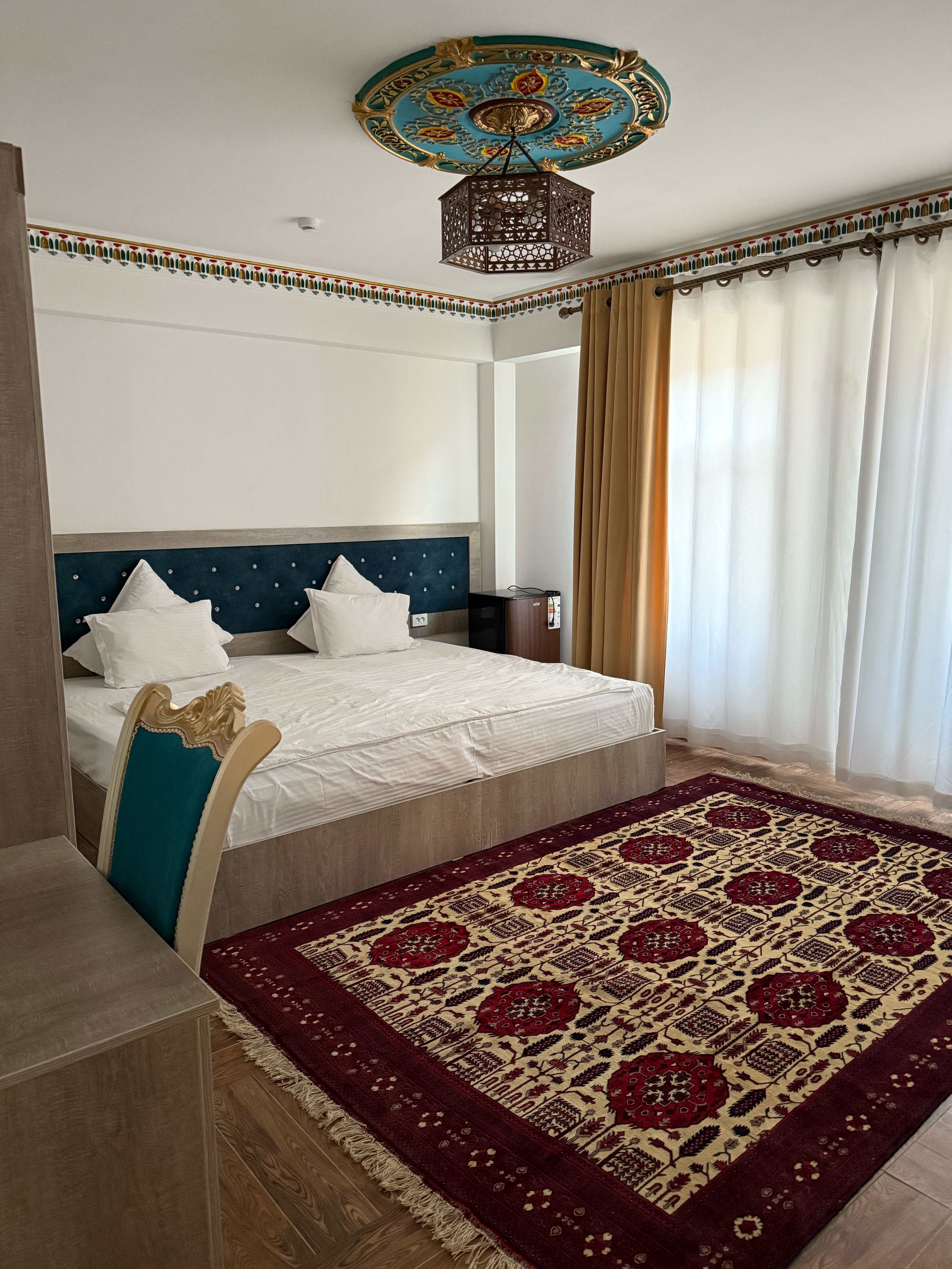 Фото Suzangaron Hotel