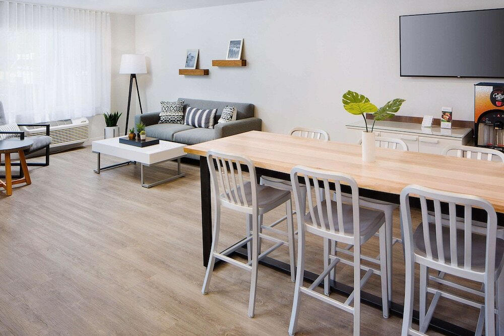 Фото WoodSpring Suites Seattle Everett