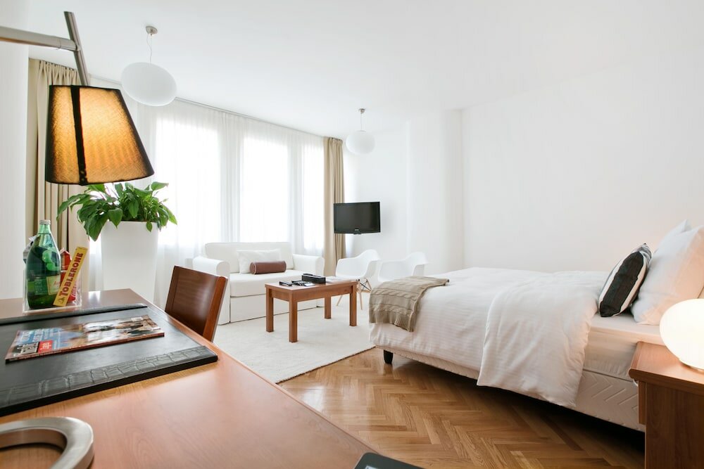 Фото Angel Main Square