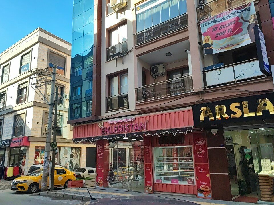 Confectionary Turkey's Eclair Maker Ekleristan, Izmir, photo