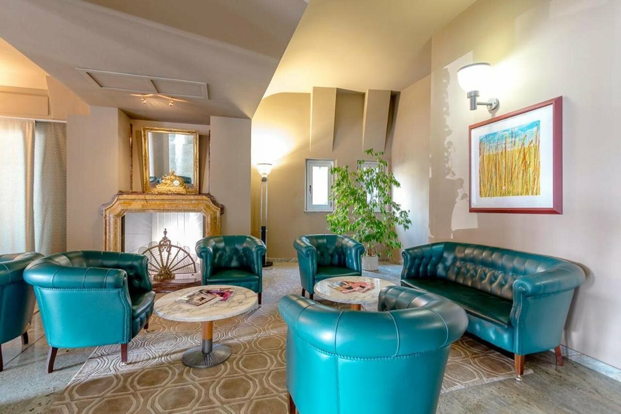 Фото Hotel Sunflower