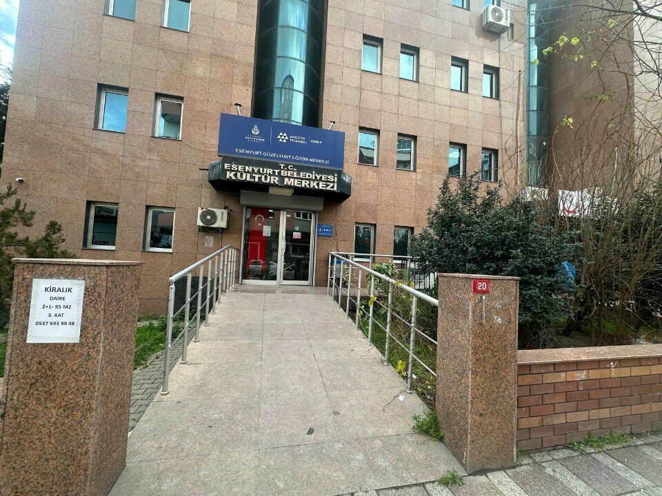 مركز ثقافي Esenyurt Municipality Guzelyurt Cultural Center ، اسطنبول، صورة