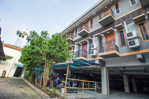 Гостиница RedDoorz Plus near Ciputra World Kuningan 2 в Джакарте