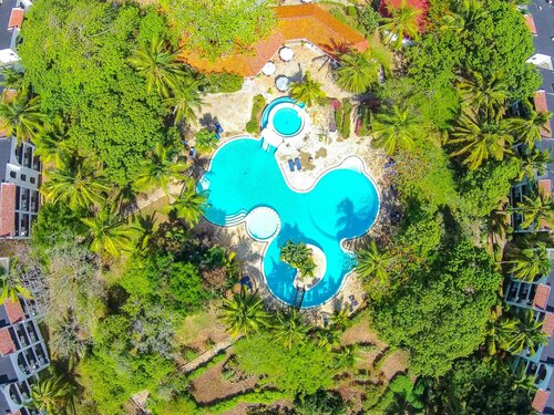 Гостиница Diani Sea Resort в Кении