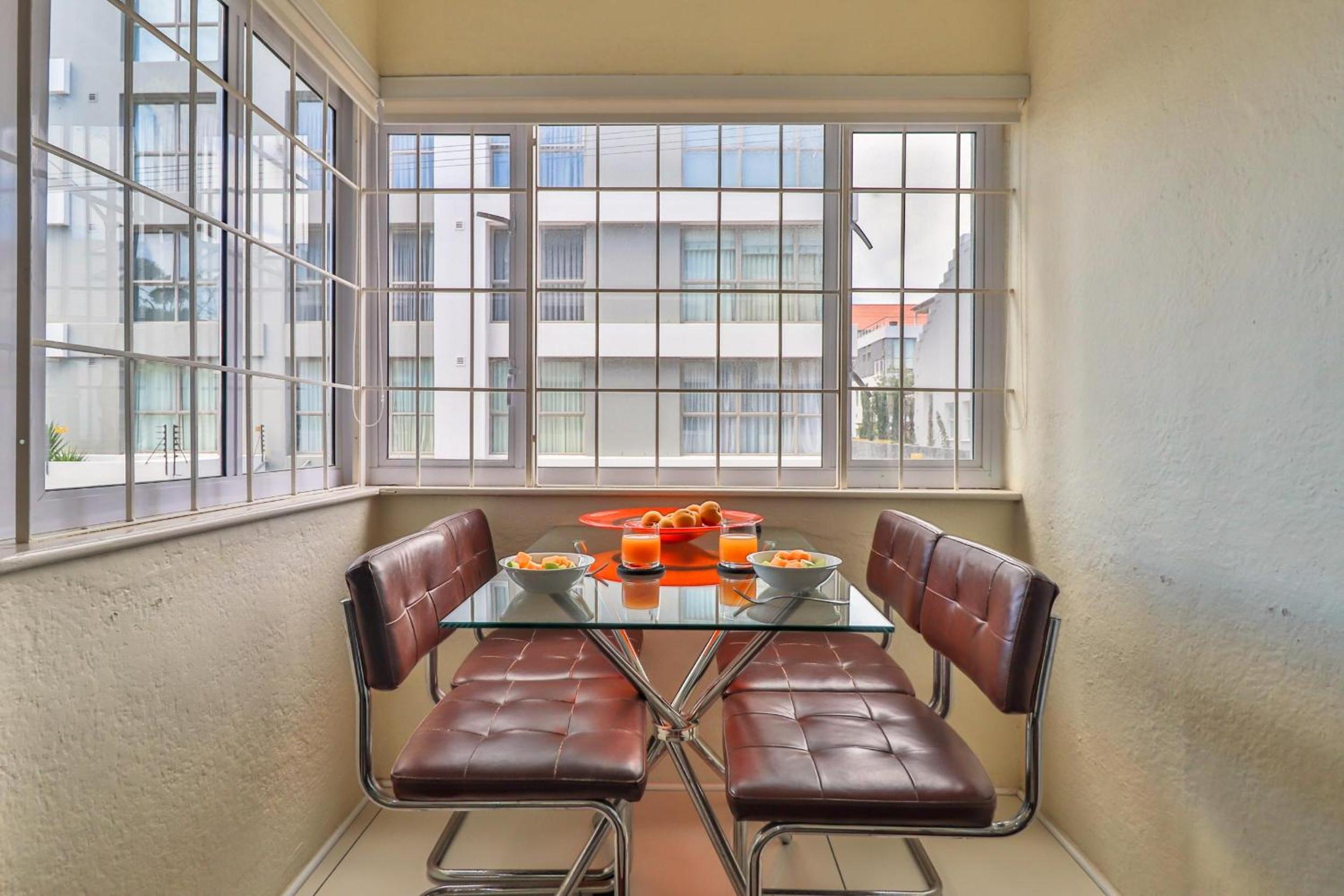 Фото Eaton Square 2 by Ctha