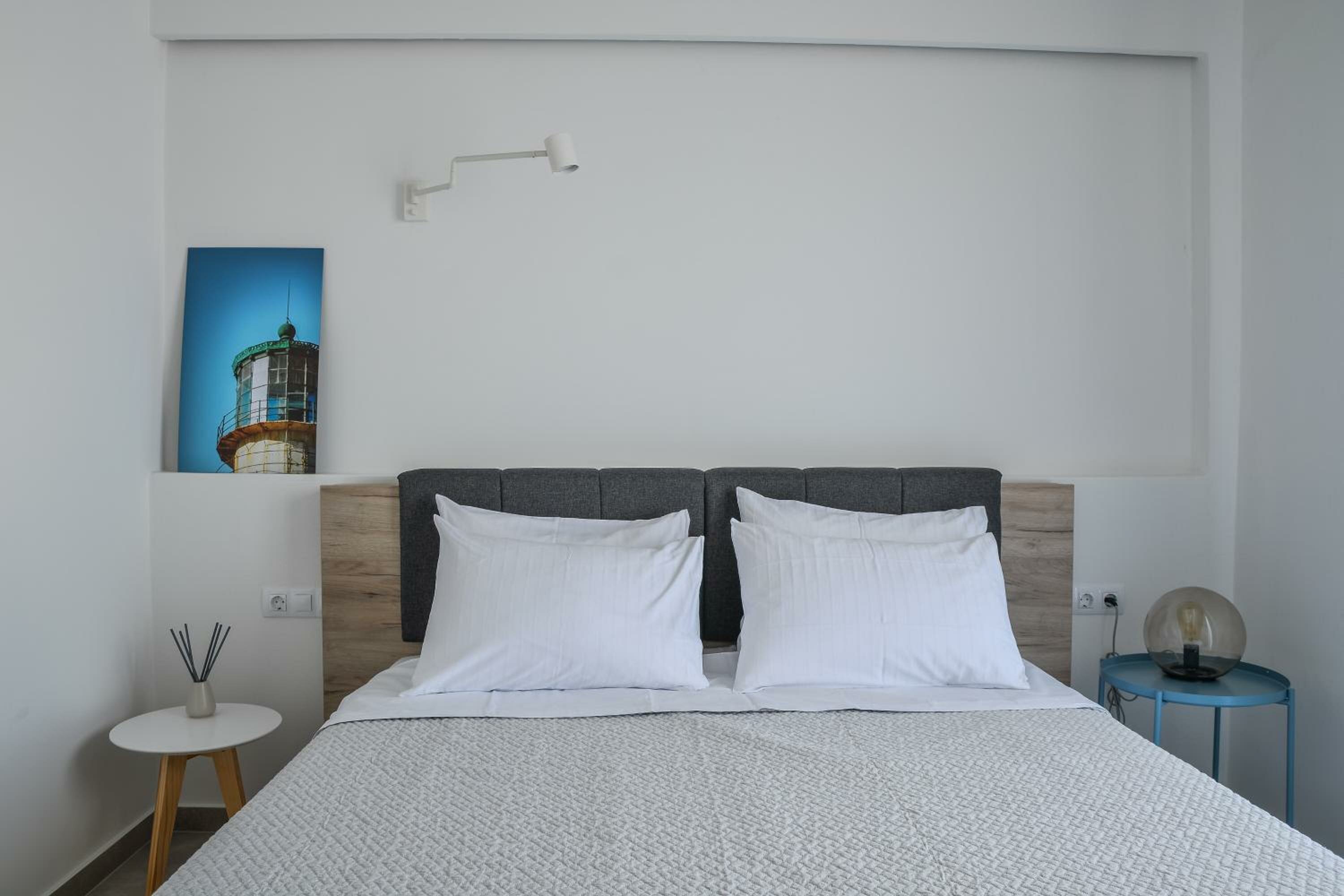 Фото Pharos Apartments