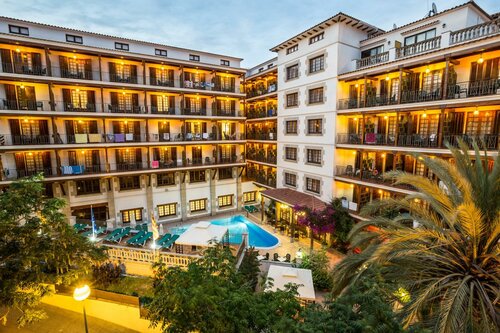 Гостиница Hotel La Carolina в Льорет-де-Маре