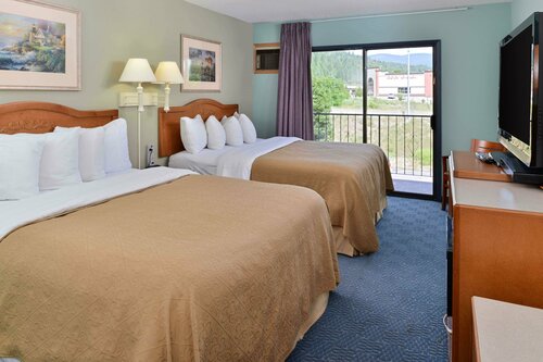 Гостиница Canadas Best Value Inn & Suites Castlegar